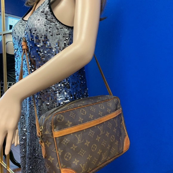 LOUIS VUITTON MONOGRAM CANVAS TROCADERO 30 VINTAGE - Picture 3 of 12